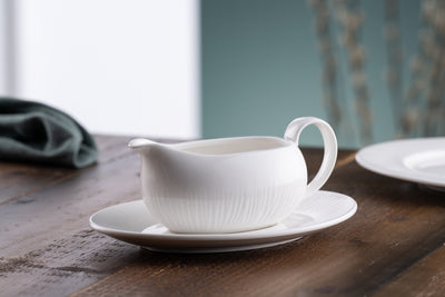 Belleek Living Erne Sauceboat & Tray: 9329