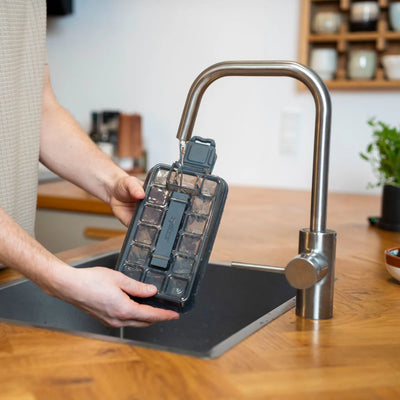 Zyliss Classic Press & Pull Ice cube tray